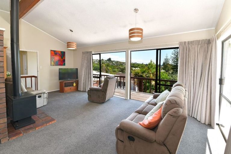 Photo of property in 16 Ladies Mile, Manly, Whangaparaoa, 0930