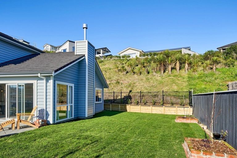 Photo of property in 28 Margaret Shields Avenue, Aotea, Porirua, 5024