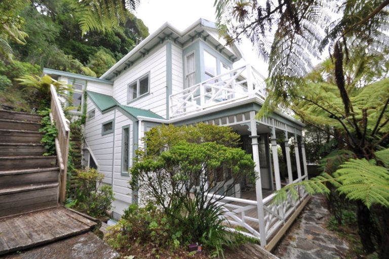 Photo of property in 140 Glenmore Street, Northland, Wellington, 6012