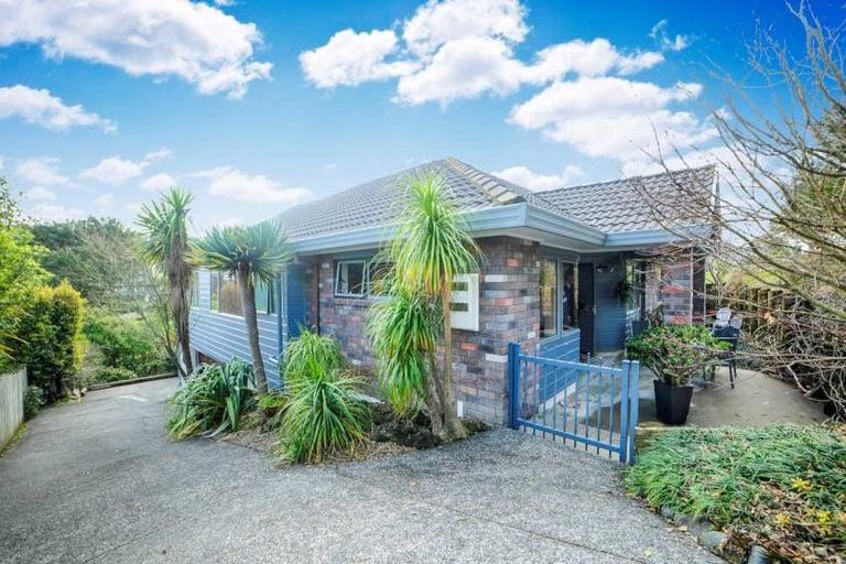 Photo of property in 17 Bayside Drive, Browns Bay, Auckland, 0630