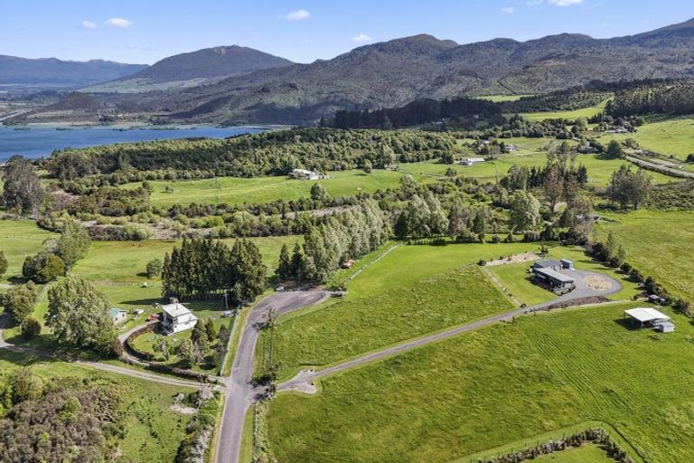 Photo of property in 66 Parerohi Grove, Kuratau, Turangi, 3381