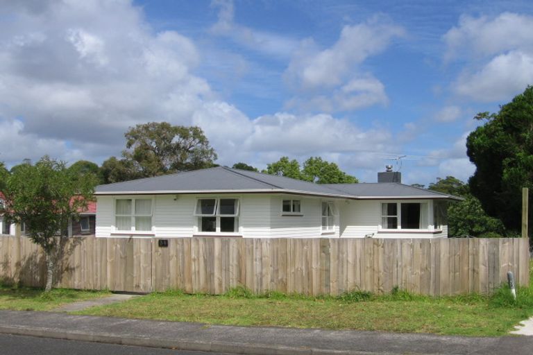 Photo of property in 34 Paragon Avenue, Beach Haven, Auckland, 0626