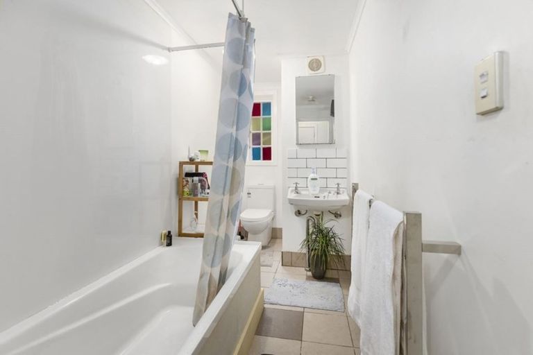 Photo of property in 51 Northland Road, Northland, Wellington, 6012