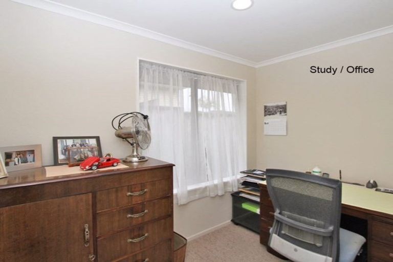 Photo of property in 1 Berkshire Terrace, Massey, Auckland, 0614