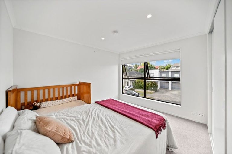 Photo of property in 37 Matairangi Avenue, Totara Heights, Auckland, 2105