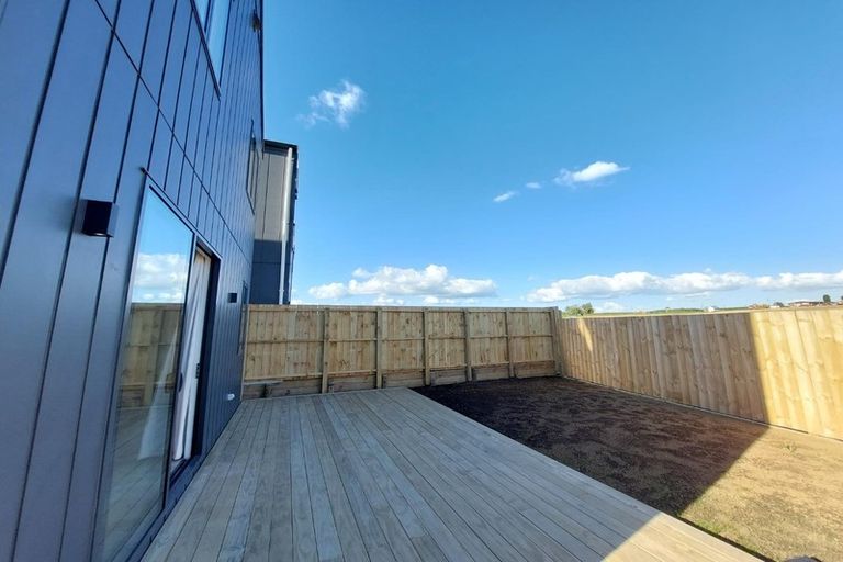 Photo of property in 33 Porowha Road, Westgate, Auckland, 0814