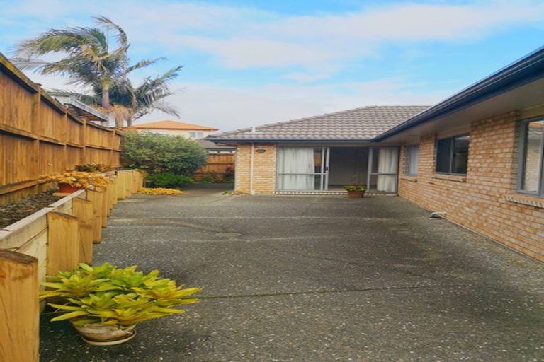 Photo of property in 12 Pennygale Close, Flat Bush, Auckland, 2016