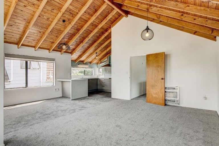 Photo of property in 2/13 Mana Esplanade, Paremata, Porirua, 5026