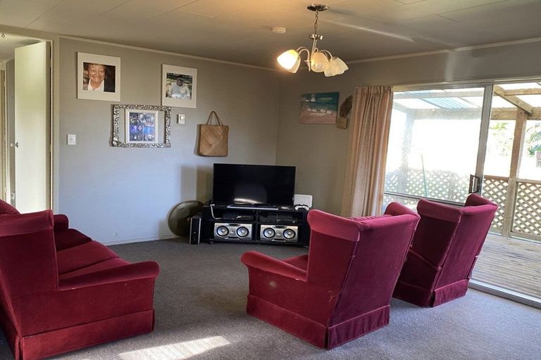 Photo of property in 23 High Street East, Waitara, 4320