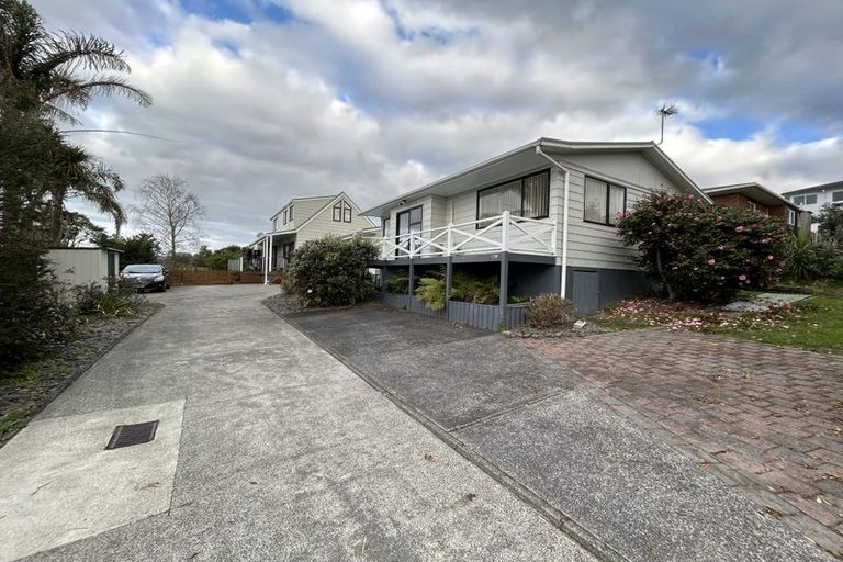 Photo of property in 14 Chablis Place, Henderson, Auckland, 0612
