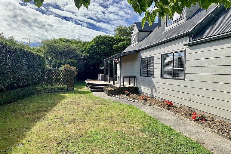 Photo of property in 11 Renata Road, Otaki, 5512