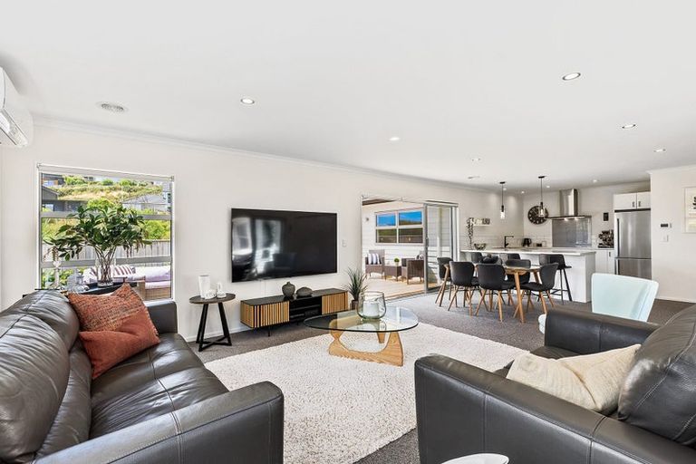 Photo of property in 12 Banks Boulevard, Whitby, Porirua, 5024