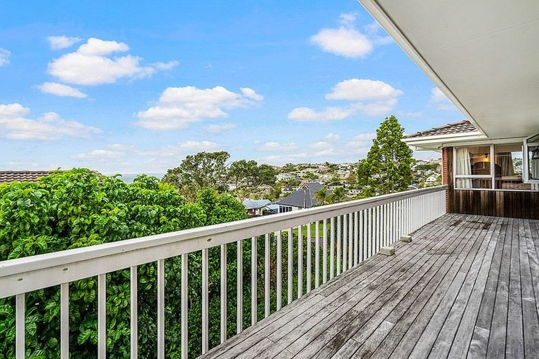 Photo of property in 26 Masterton Road, Rothesay Bay, Auckland, 0630