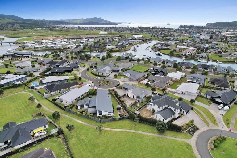 Photo of property in 20 Roseberry Place, Whitianga, 3510