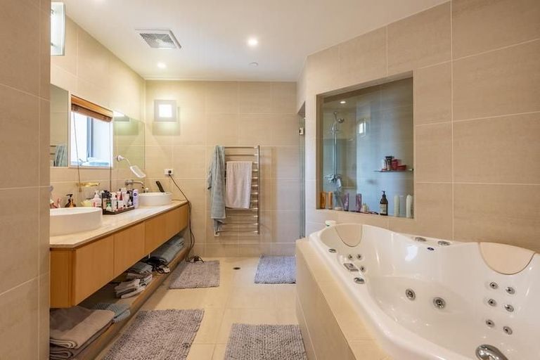 Photo of property in Mitika Apartments, 3/254 Oriental Parade, Oriental Bay, Wellington, 6011