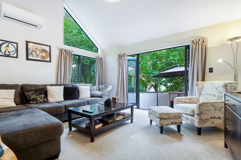 Photo of property in 35a Picasso Drive, West Harbour, Auckland, 0618