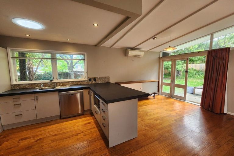 Photo of property in 24 Pendlebury Street, Green Bay, Auckland, 0604