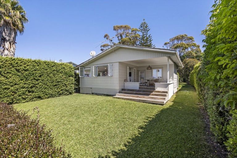 Photo of property in 127 Howard Road, Orere Point, 2585