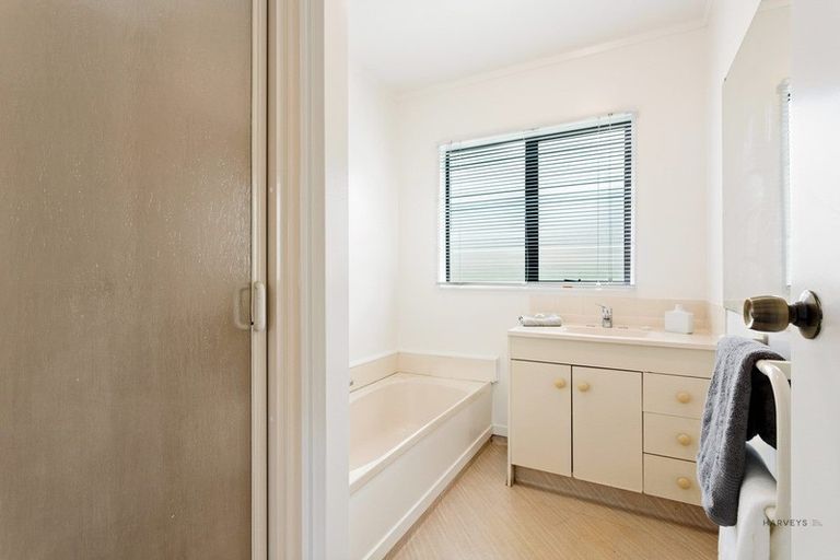 Photo of property in 26 Amery Place, West Harbour, Auckland, 0618