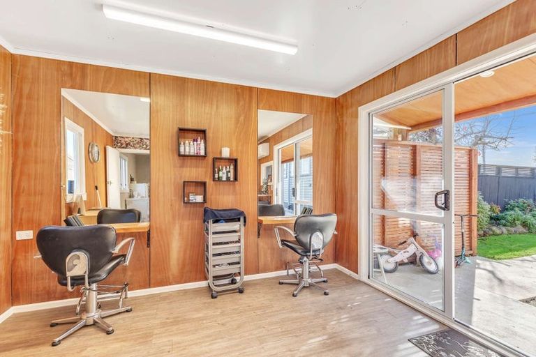 Photo of property in 13 Mako Mako Road, Levin, 5510