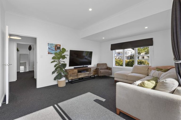 Photo of property in 15 Bracken Street, New Plymouth, 4310