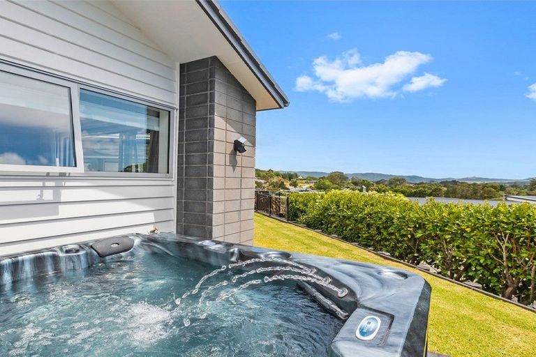 Photo of property in 6 Manuka Close, Mangawhai, 0505