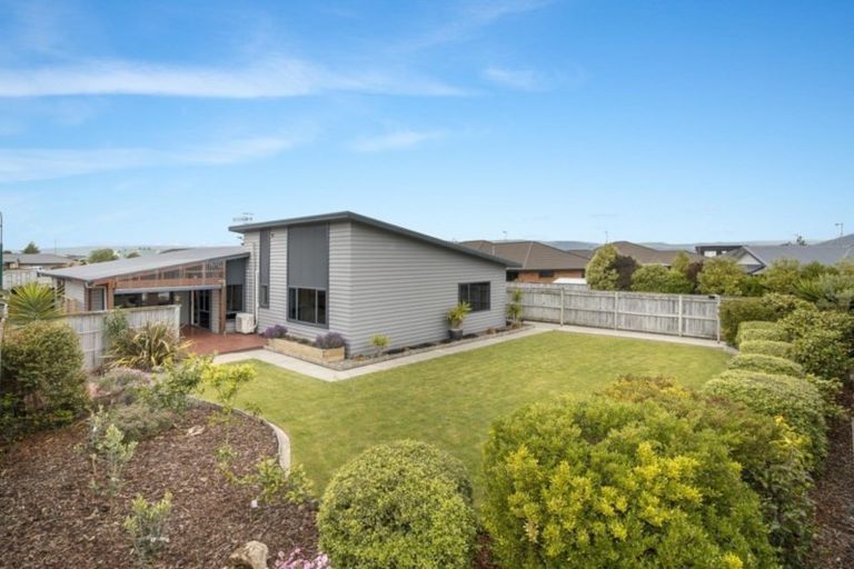Photo of property in 32 Tennyson Avenue, Kelvin Grove, Palmerston North, 4414