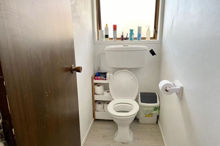 Photo of property in 1/4 Lydford Place, Glendene, Auckland, 0602