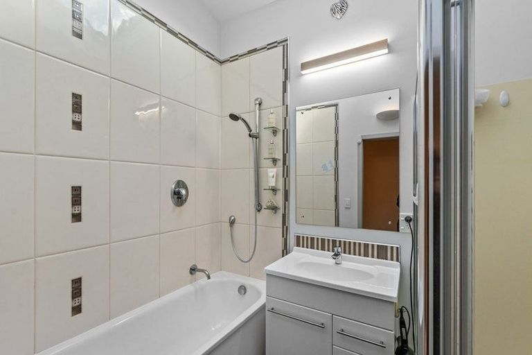 Photo of property in 29 Lyndhurst Road, Te Atatu South, Auckland, 0610