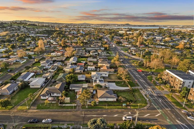 Photo of property in 37 Mckenzie Road, Mangere Bridge, Auckland, 2022