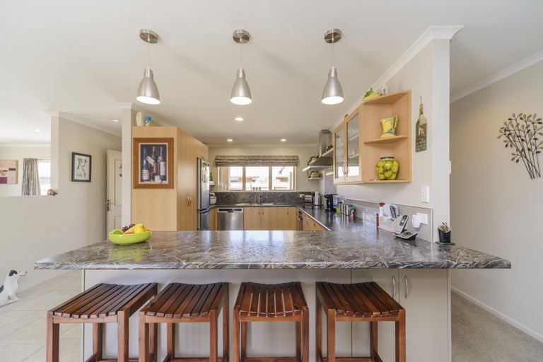 Photo of property in 11 Chestnut Close, Kelvin Grove, Palmerston North, 4414