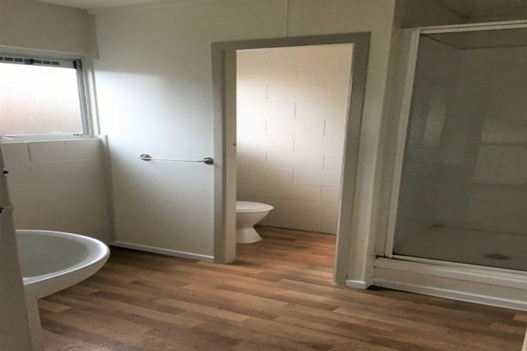 Photo of property in 1/3 Tralee Place, Hillcrest, Hamilton, 3216