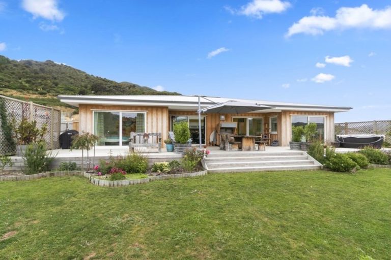 Photo of property in 55 Ruthven Road, Wainuiomata, Lower Hutt, 5014