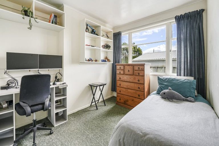 Photo of property in 59 Sylvan Crescent, Te Atatu South, Auckland, 0610