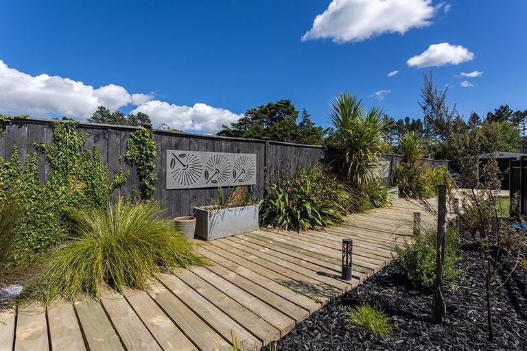 Photo of property in 19 Kahika Grove, Huapai, Kumeu, 0810