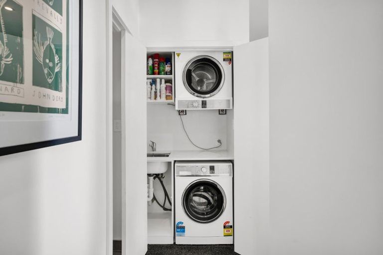 Photo of property in 15 Bracken Street, New Plymouth, 4310