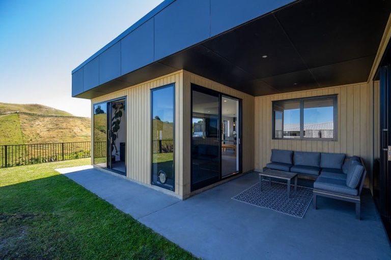 Photo of property in 32 Huntaway Close, Stoke, Nelson, 7011