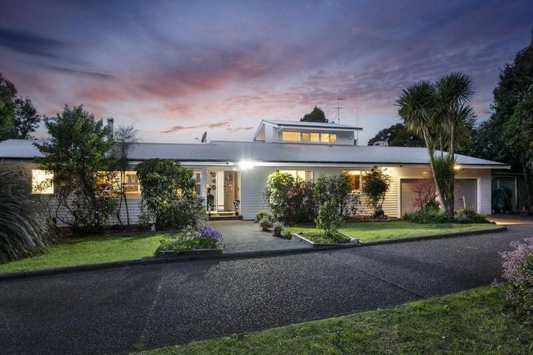 Photo of property in 51 Turanga Road, Henderson Valley, Auckland, 0612