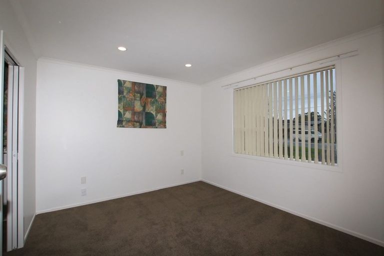 Photo of property in 306 Sunset Road, Windsor Park, Auckland, 0632