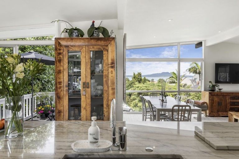 Photo of property in 53 Parr Terrace, Castor Bay, Auckland, 0620