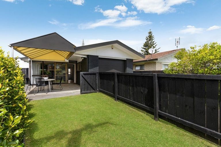 Photo of property in 2/3 Centreway Road, Orewa, 0931