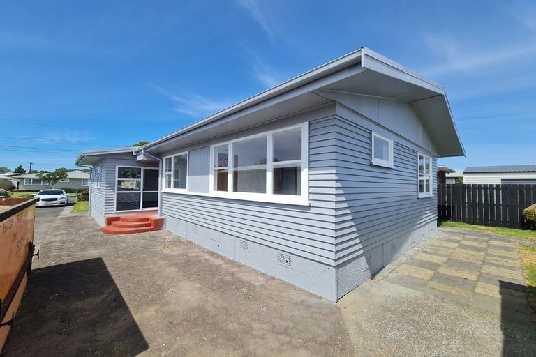 Photo of property in 12 Manu Crescent, Upper Vogeltown, New Plymouth, 4310