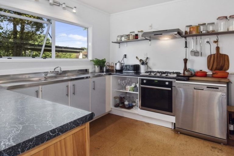 Photo of property in 3 Ferndale Avenue, Leigh, 0985