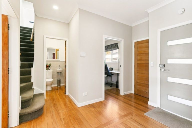 Photo of property in 16 Narbada Crescent, Khandallah, Wellington, 6035