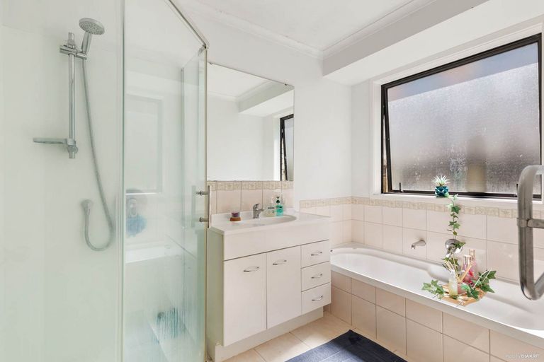 Photo of property in 37 Bellville Drive, Clendon Park, Auckland, 2103