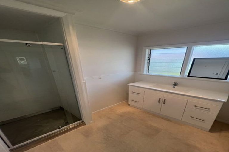 Photo of property in 102 Bartholomew Road, Levin, 5510