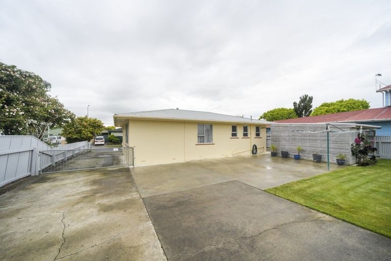 Photo of property in 19 Piper Place, Roslyn, Palmerston North, 4414