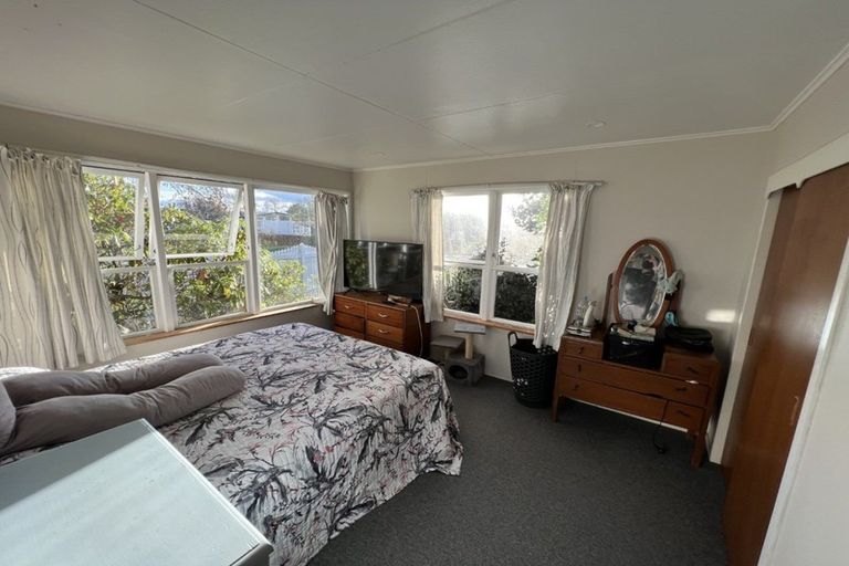 Photo of property in 27 Acacia Street, Kelvin Grove, Palmerston North, 4414
