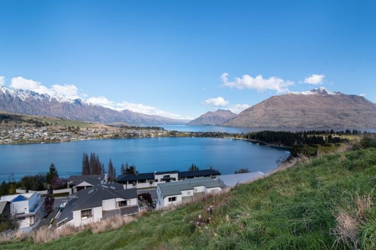 Photo of property in 8 Peregrine Place, Queenstown, 9300