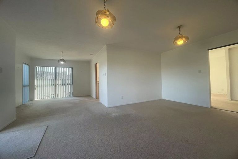 Photo of property in 4 Delisle Place, Windsor Park, Auckland, 0632